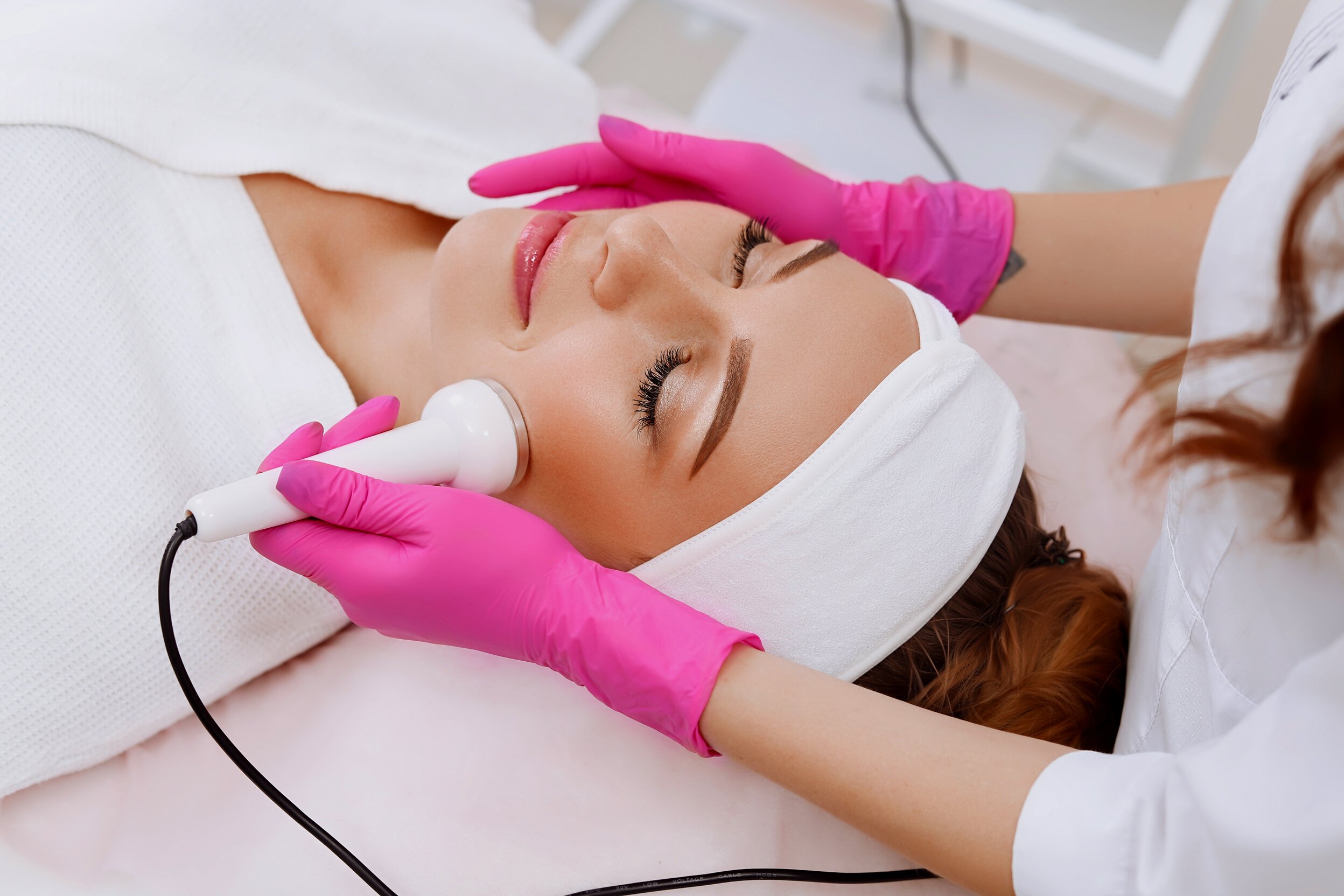 Ultrasound Cavitation Procedure. anti-Aging, Lifting Procedure.